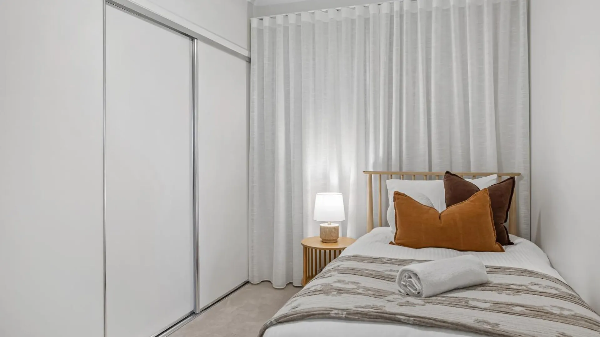 Stylish 3-Bed Apartment In Coastal Redcliffe 0*,  Australie